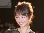 【写真】佐々木希「ここまで短いのはデビューしてから初かも」 新ヘアを披露