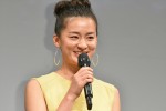 『ちいさな英雄―カニとタマゴと透明人間―』完成披露プレミア試写会イベントに登場した尾野真千子