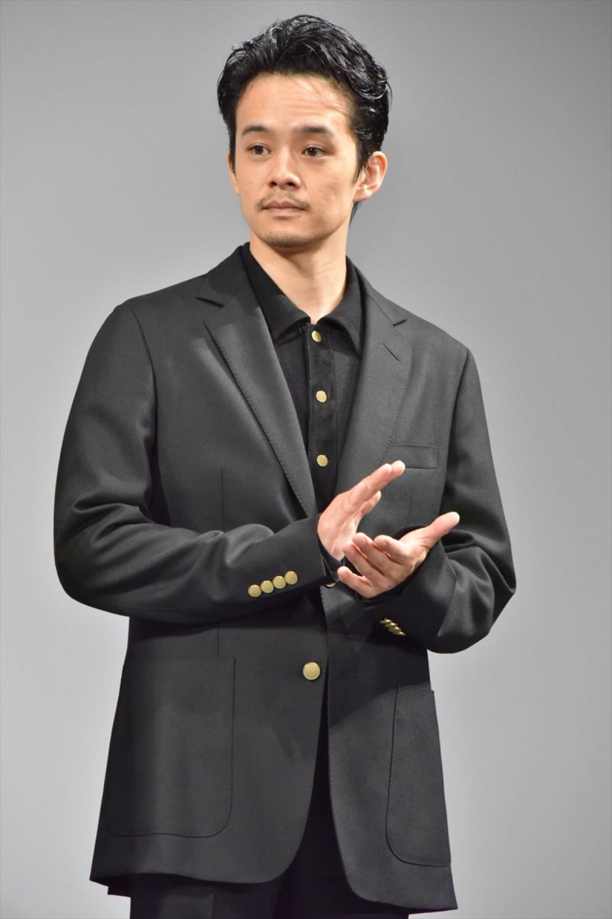 岡田准一、勝新太郎さんらを上回る速さの殺陣と絶賛されて「クラクラ」