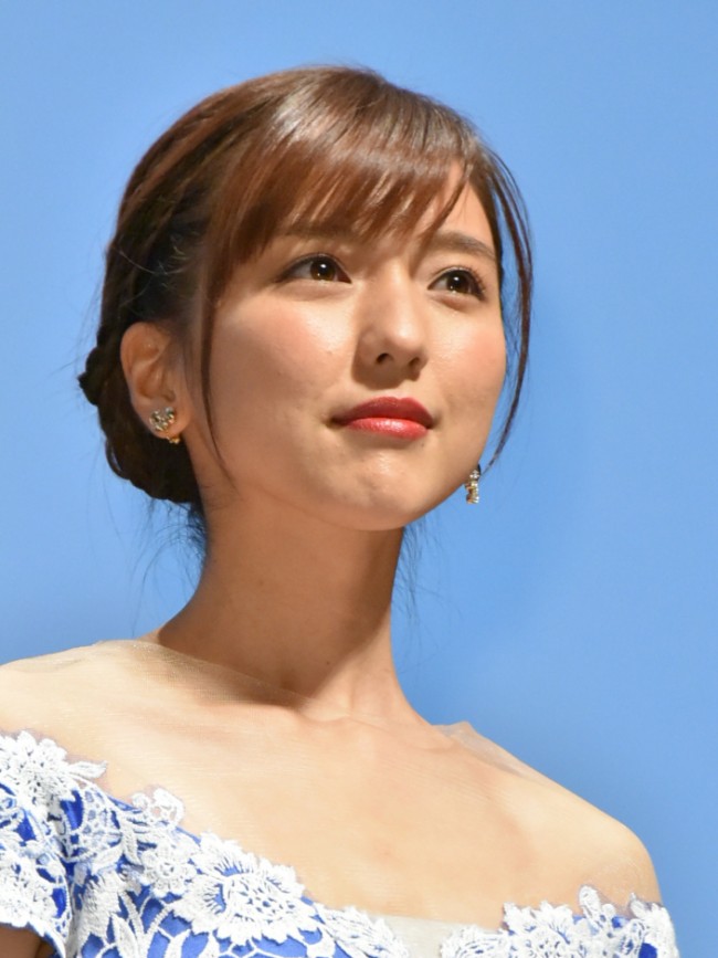 サッカー日本代表、柴崎岳との結婚を報告した真野恵里菜