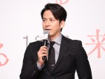 映画『来る』製作報告会に登壇した岡田准一