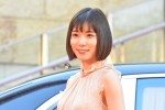 ＜第31回東京国際映画祭＞アンバサダー・松岡茉優、ワンピースでにこやかに挨拶