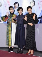 BSプレミアムドラマ『主婦カツ！』試写会にて、左から島崎遥香、鈴木保奈美、山口紗弥加