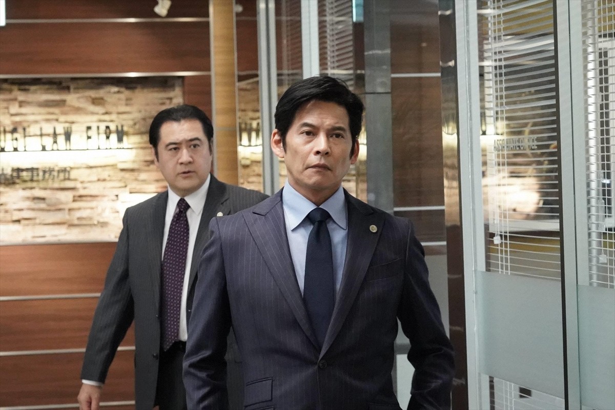 今夜『SUITS／スーツ』佐久間由衣がゲスト出演