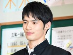 【写真】『中学聖日記』岡田健史＆小野莉奈ら同級生役4人のオフショット