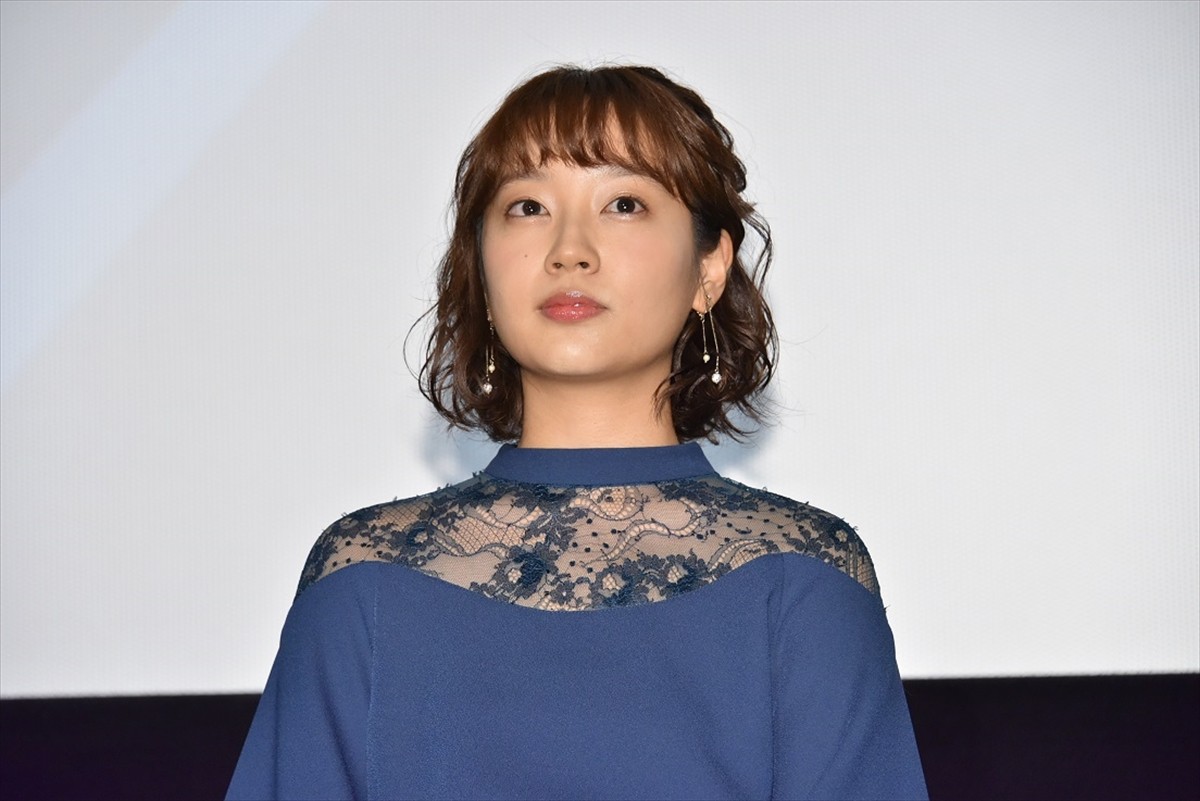 真野恵里菜、思わず号泣！ 紆余曲折あった主演映画完成披露で