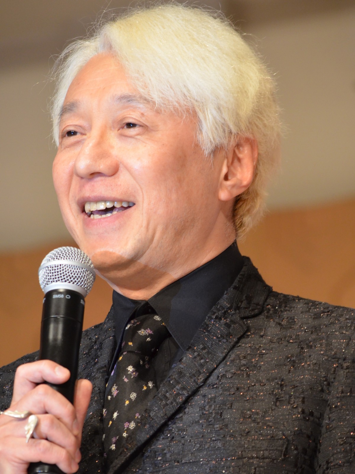 稲垣吾郎、異常性欲に悩む小説家役「愛がむき出しになった僕を楽しんで」