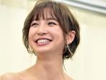 【写真】篠田麻里子、夫との2ショット公開！ 顔の隠れた夫に「イケメン説」浮上