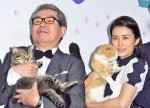 （左から）映画『ねことじいちゃん』初日舞台挨拶に登場した立川志の輔、柴咲コウ