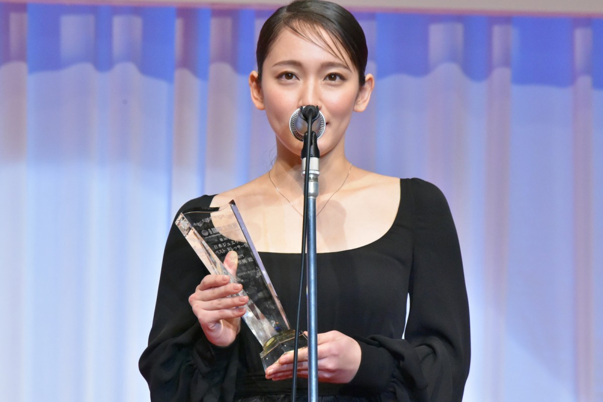 浜辺美波、女優業「頑張る」もお年玉は「しばらくもらうつもり」