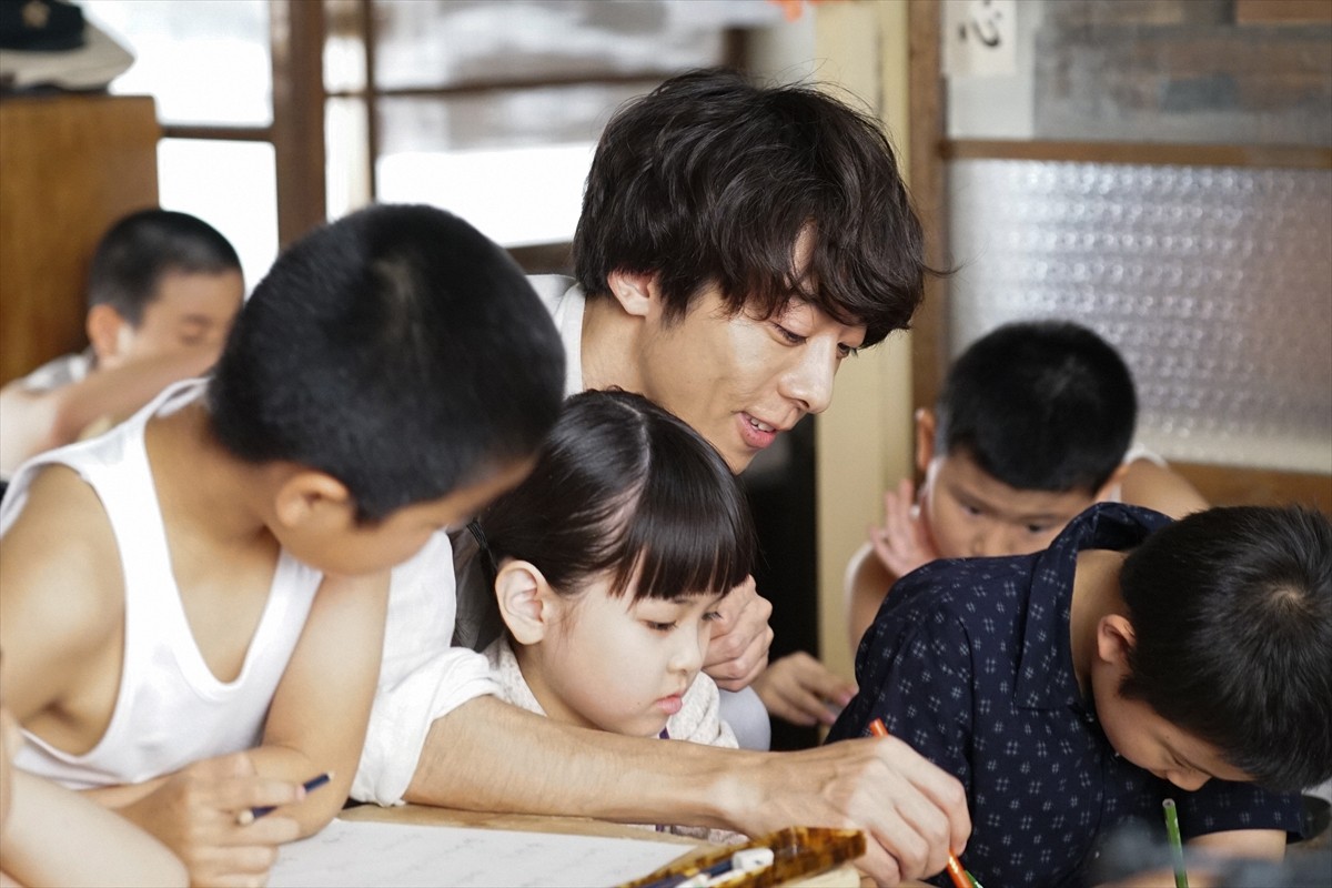 高橋一生と永作博美が紡ぐ塾と家族の歴史 『みかづき』今夜スタート