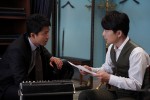 【写真】小栗旬＆星野源が向かい合い『罪の声』場面カット