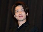 中村倫也、『美人が婚活してみたら』初日舞台挨拶に登壇