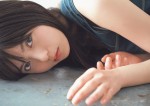 【写真】ノースリーブでかわいい…乃木坂46・齋藤飛鳥のグラビアカット