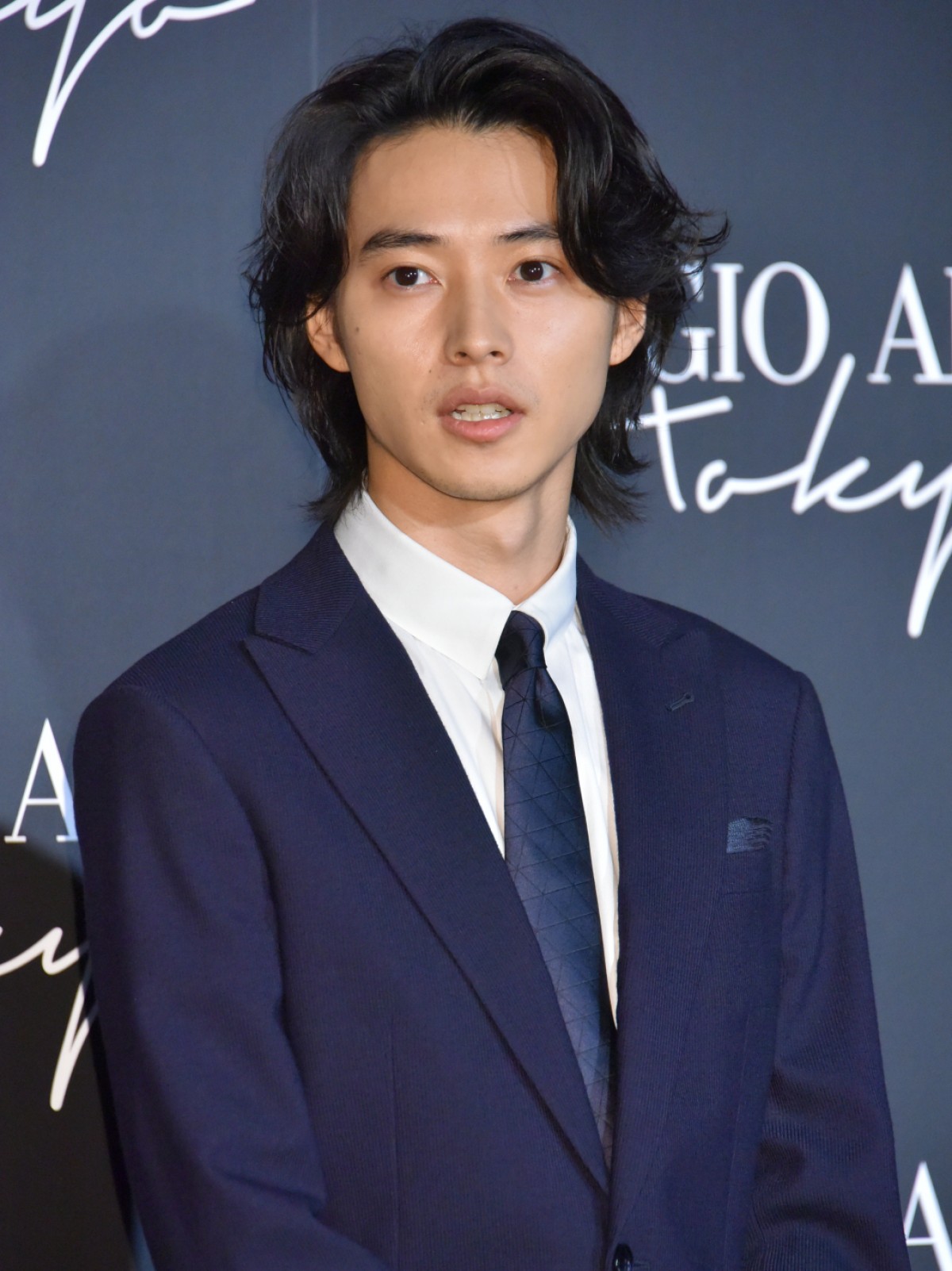 「アルマーニ」ファッションショーに西島秀俊、山崎賢人、ユマ・サーマン、剛力彩芽ら来場