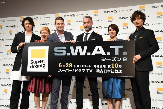 『S.W.A.T. シーズン2』ジャパンプレミアに登壇した（左から）相葉裕樹、丸山桂里奈、アレックス・ラッセル、ジェイ・ハリントン、松本薫、加藤和樹