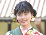 【写真】小芝風花、金髪おかっぱヘア！ イメージ一新の姿にファン「かわいい」