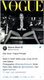 『VOGUE』で大胆ショットを披露したシャロン・ストーン　※「シャロン・ストーン」ツイッター