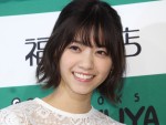 【写真】西野七瀬、ピース姿を披露するも“小指”に注目集まる