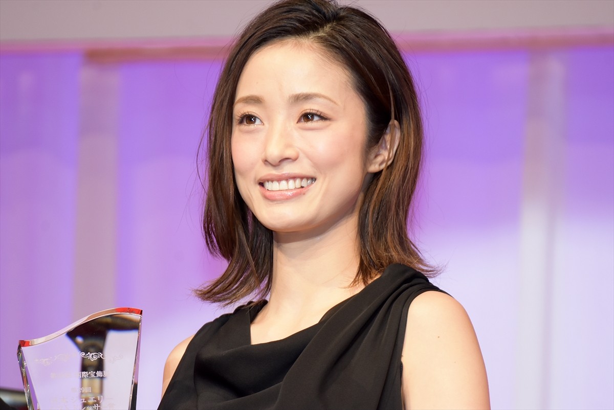 上戸彩、中山美穂、宮沢りえ…“不倫妻”に挑戦した女優たち