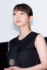 映画『ホットギミック ガールミーツボーイ』完成披露舞台挨拶に登場した吉岡里帆