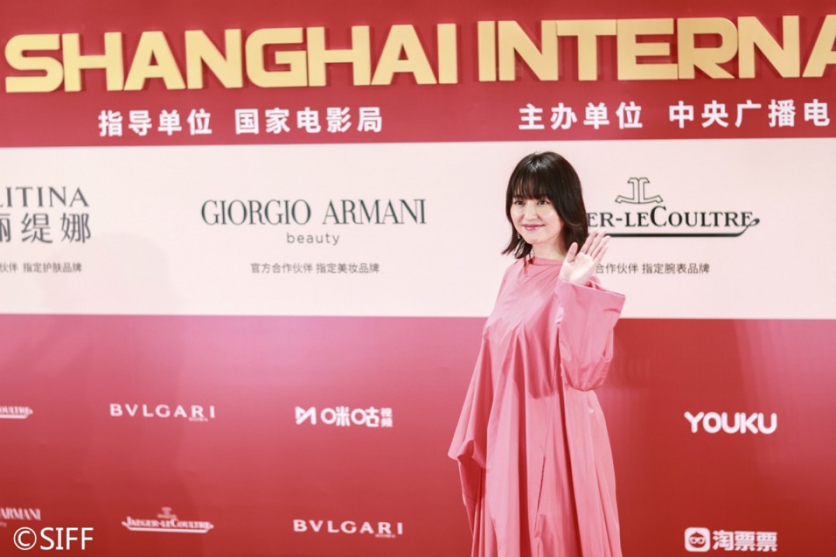 長澤まさみ、背中が開いた大胆ドレスで上海国際映画祭レッドカーペットに登場