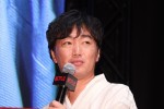 Netflix オリジナルシリーズ『ストレンジャー・シングス 未知の世界3』“夏祭り”イベントに登場した小沢一敬（スピードワゴン）