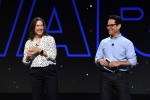 （左から）製作のキャスリーン・ケネディ、J・J・エイブラムス監督、「D23 Expo 2019」に登場