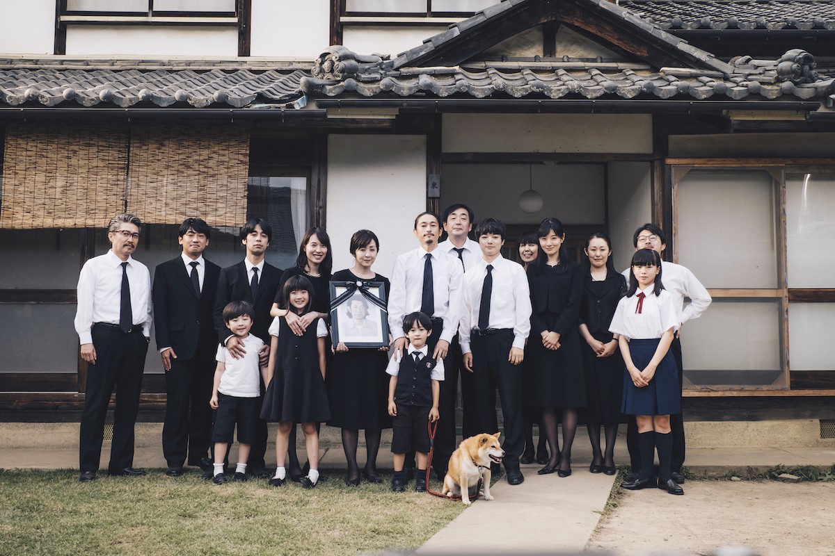 染谷将太、戸田恵梨香ら一家勢ぞろい！『最初の晩餐』激レア家族写真公開