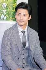 土曜ドラマ『少年寅次郎』試写会に登場した毎熊克哉