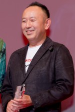 『喜劇 愛妻物語』で最優秀脚本賞を受賞した足立紳　第32回東京国際映画祭 クロージングセレモニーにて