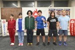 金曜ナイトドラマ『時効警察はじめました』第6話に出演する「DDTプロレスリング」の現役レスラーたちと時効警察メンバー