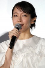 映画『空の青さを知る人よ』公開記念舞台挨拶に登場した吉岡里帆