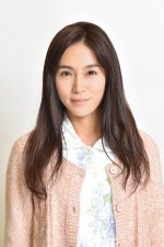 日曜ドラマ『シロでもクロでもない世界で、パンダは笑う。』に出演する山口紗弥加ビジュアル