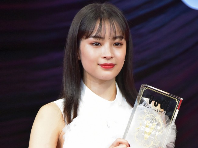 広瀬すず、2019年“最も美しい顔”に！ VOCE BEST COSMETICS AWARDS 2019登場