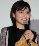 スペシャルドラマ『教場』舞台あいさつに登場した川口春奈