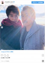 主人公・春田（田中圭）と黒澤（吉田鋼太郎）の幸せツーショット　※『おっさんずラブ』黒澤武蔵の公式インスタグラム