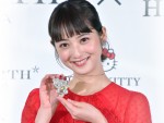 【写真】佐々木希、「ハローキティ」コラボジュエリー発表会に真っ赤なドレス姿で登場