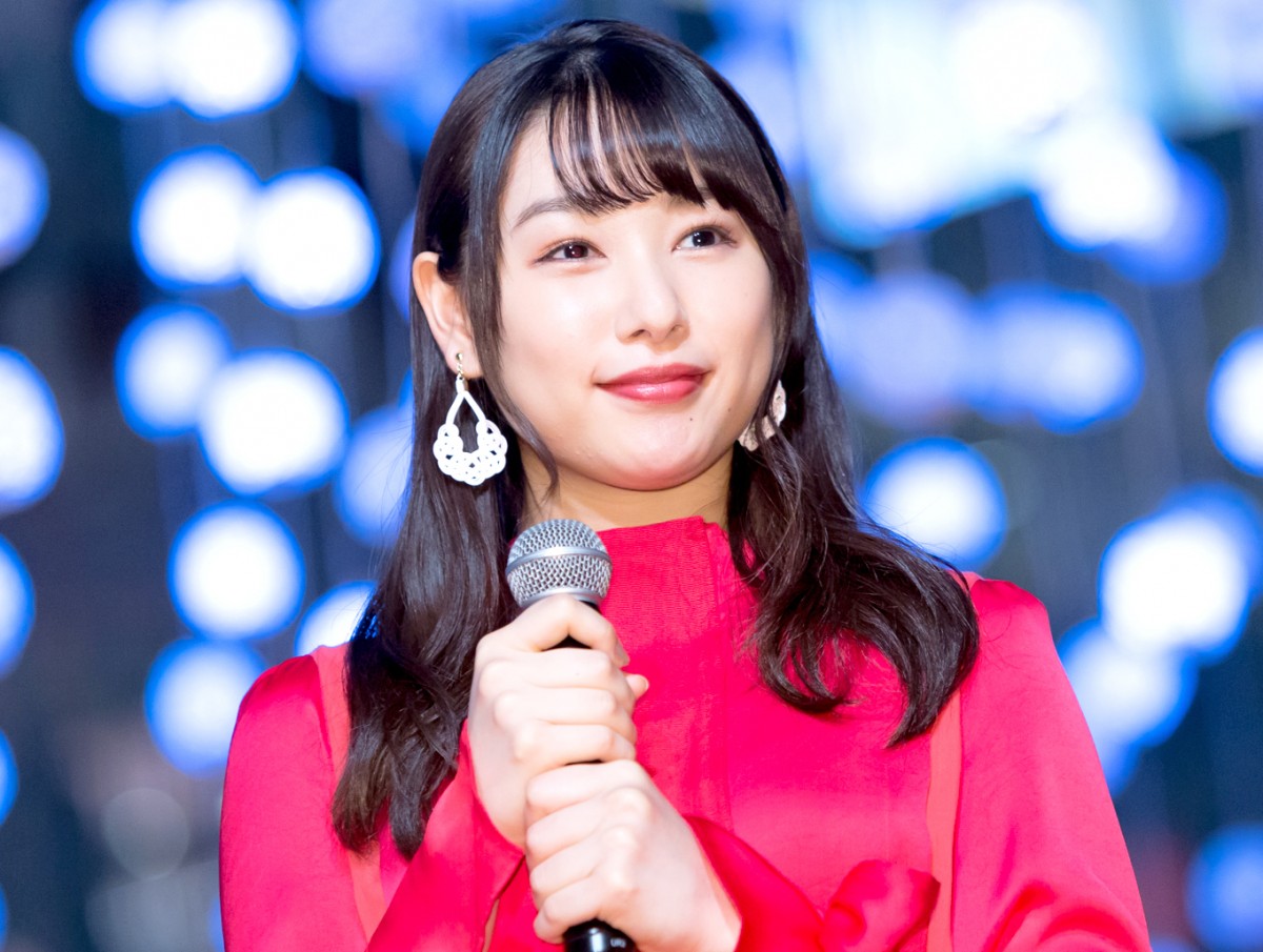 桜井日奈子、恋人とのクリスマスを妄想し赤面「気持ち悪いですね私」