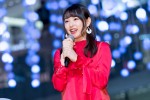 「WHITE KITTE」点灯式に登場した桜井日奈子