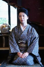 土曜プレミアム『悪魔の手毬唄～金田一耕助、ふたたび～』に出演する有森也実の場面写真