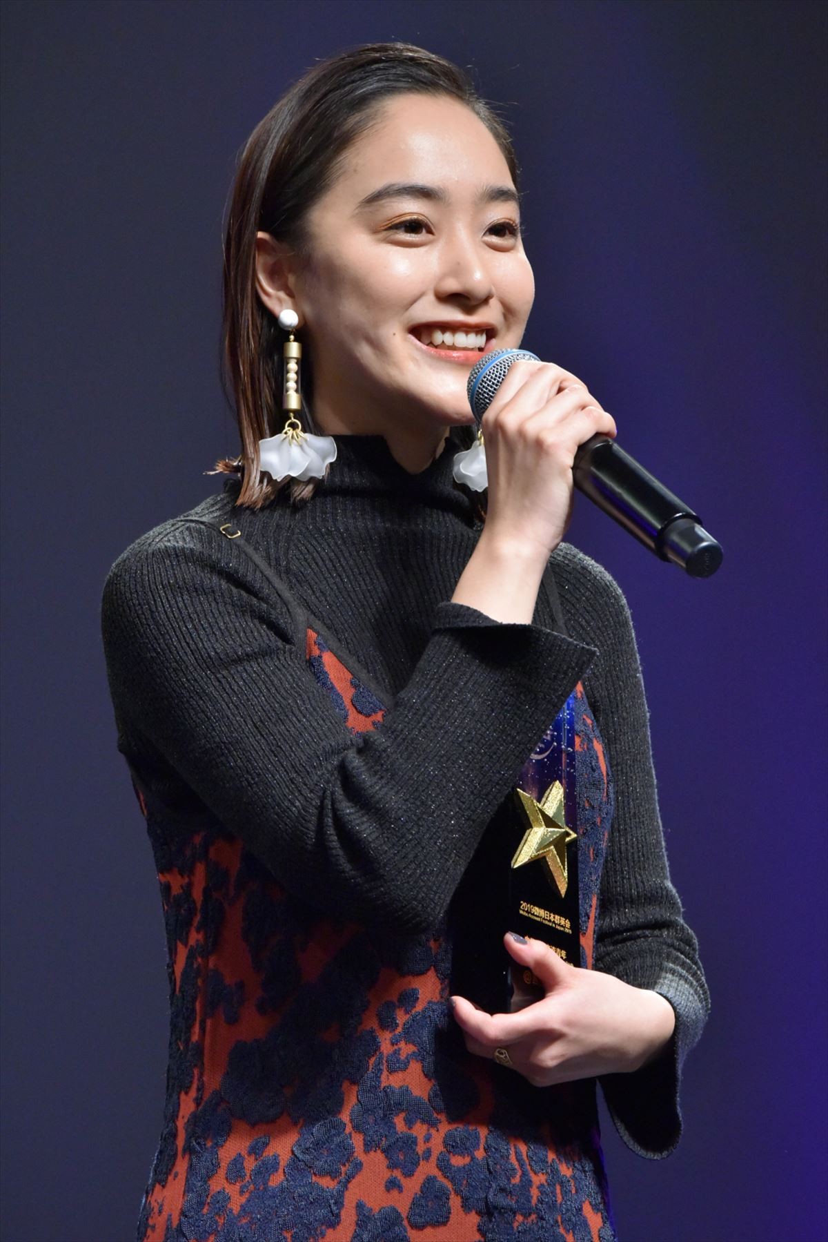 西野七瀬、初の個人賞に喜びいっぱい「すごくうれしい」