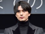 映画『サヨナラまでの30分』完成披露試写会に登場した新田真剣佑