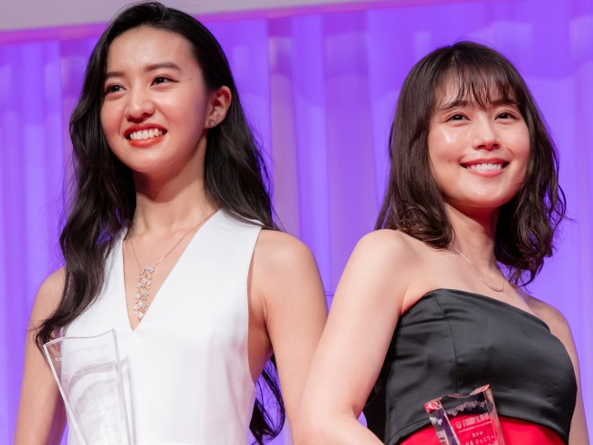 Koki,、有村架純ら、肩だしドレス姿で輝く美しさ