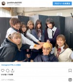 左から4番目が小林由依 ※『女子高生の無駄づかい』インスタグラム