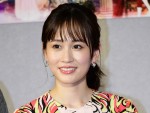 【写真】前田敦子、赤ちゃんを抱く姿も…『伝説のお母さん』初回を振り返る