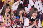 『第70回NHK紅白歌合戦』囲み取材に出席したAKB48