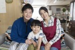 【写真】土屋太鳳、田中圭と“夫婦”に 『ヒノマルソウル』出演　仲むつまじい家族ショット