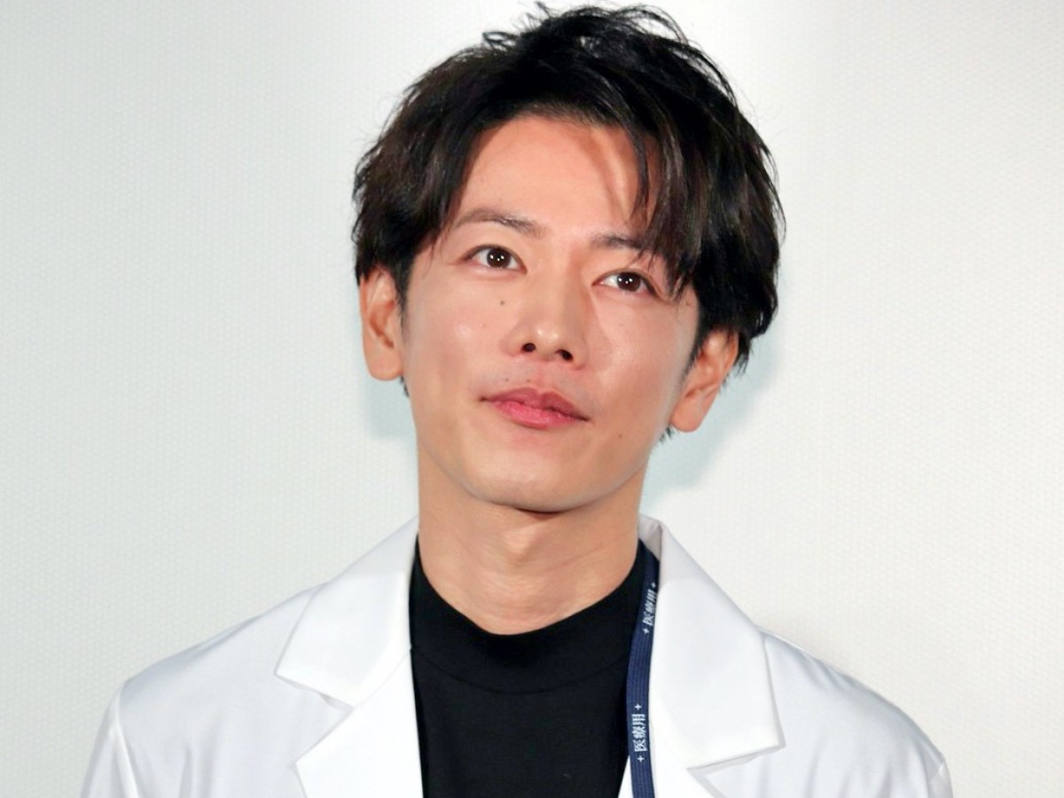 『恋はつづくよどこまでも』佐藤健の新オフショットに歓喜の声殺到「来週も楽しみ」