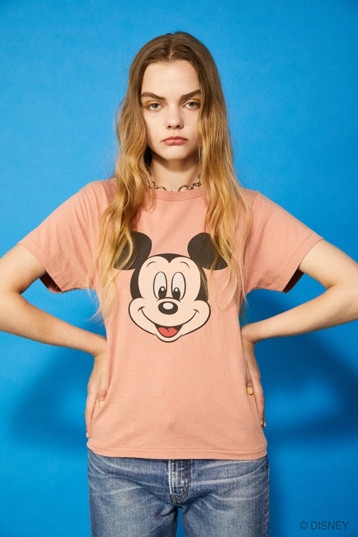 ディズニー×「MOUSSY」に新作！　フラッシュで柄が見える不思議なTシャツなど